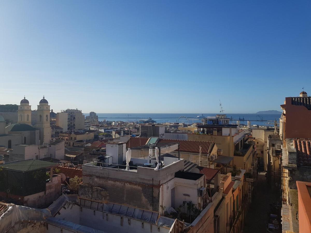Red Moon Lägenhet Cagliari Exteriör bild