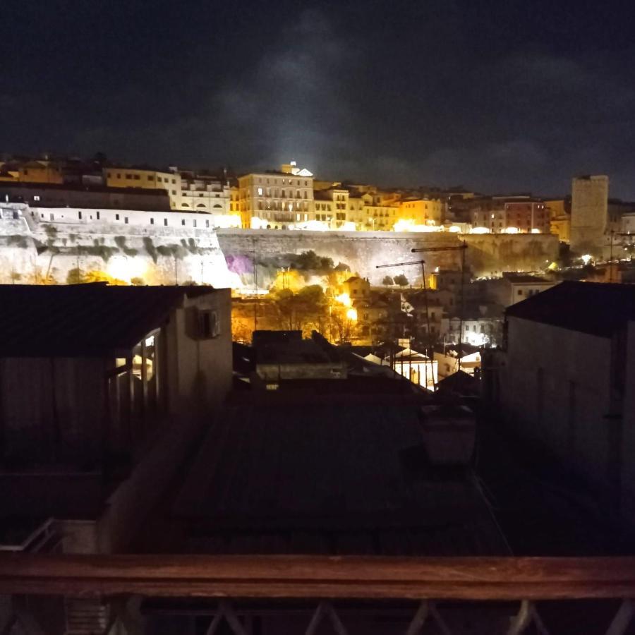 Red Moon Lägenhet Cagliari Exteriör bild