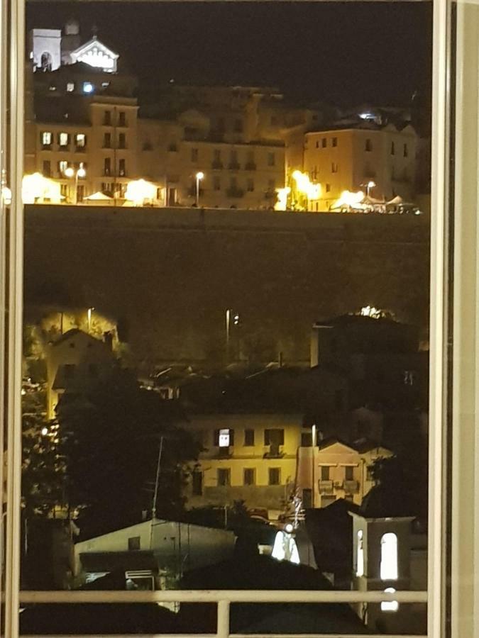 Red Moon Lägenhet Cagliari Exteriör bild